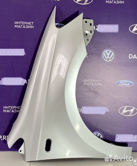 Крыло правое серебристое Volkswagen Polo