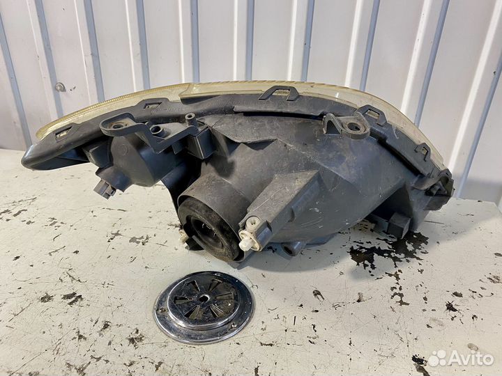 Фара левая Toyota ist 52-063