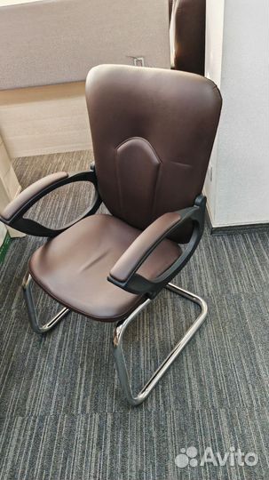 Стул для посетителей