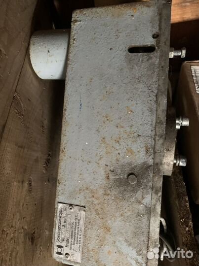 Доводчик, редуктор, электропривод