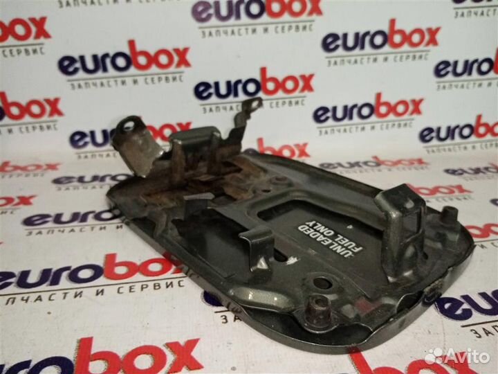 Лючок бензобака Toyota Avensis III 2009