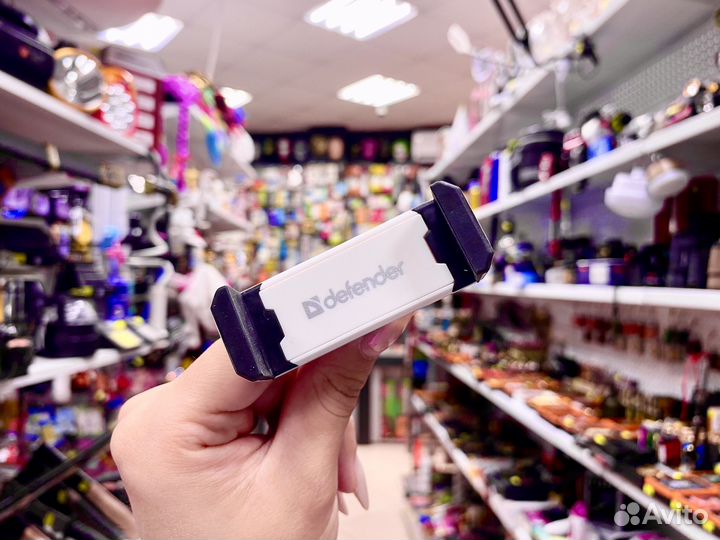 Надежный держатель для телефона в авто Defender