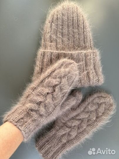 Шапка бини с варежками из ангоры