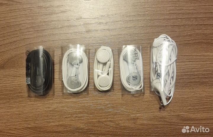 Проводные наушники новые