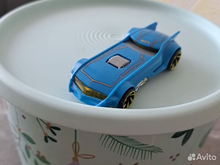 Модель автомобиля металл