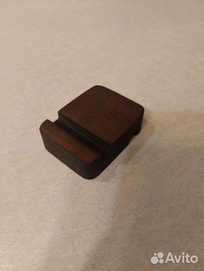 Подставка для телефона из дерева