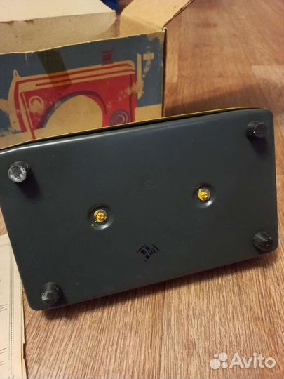 Детская швейная машинка новая СССР Ладушка-4м