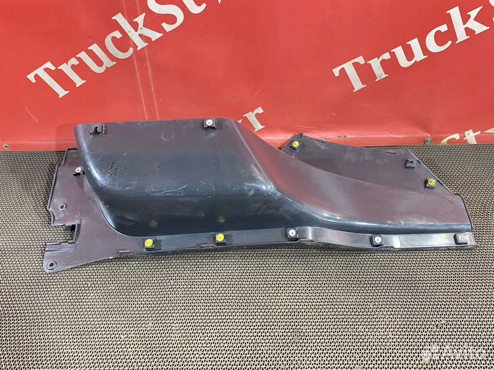 Накладка корпуса подножек левая Volvo FH