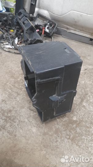 Корпус аккумулятора Ford Focus 2