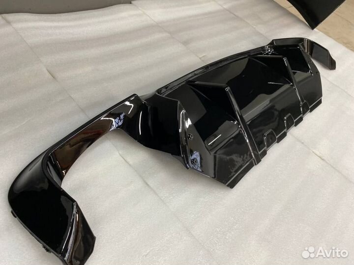 Бампер задний М5 BMW F10 + диффузор м5 глянец