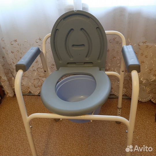 Кресло с санитарным оснащением