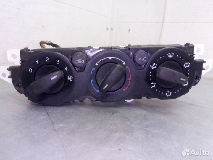 Блок управления отопителем Ford Focus 2 хэтчбек