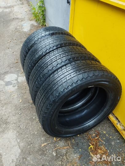 Bridgestone Blizzak Revo1 215/60 R17