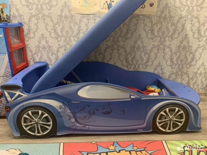 Детская кровать машина