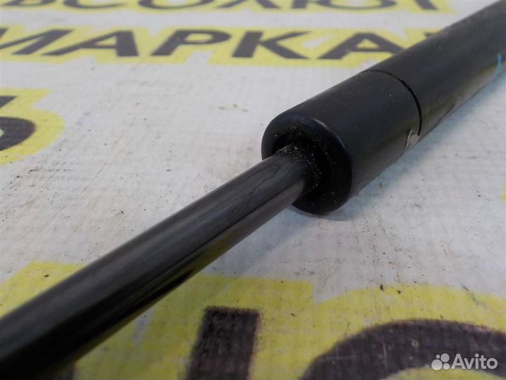 Амортизатор стекла багажника Volkswagen Touareg I