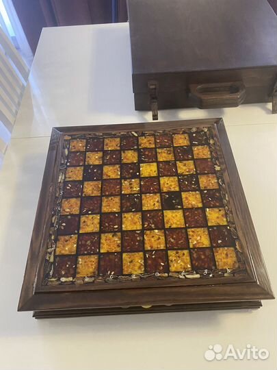 Шахматы деревянные с янтарём