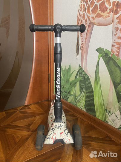 Самокат трехколесный