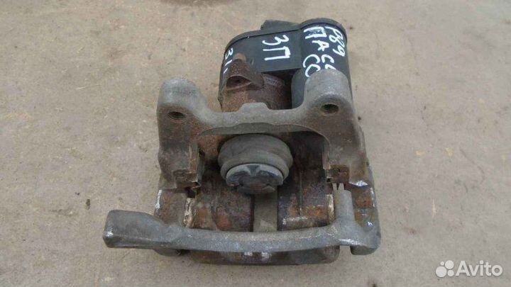 Суппорт тормозной задний правый Volkswagen Passat