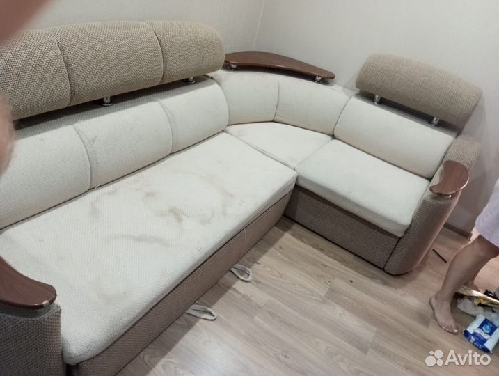 Большой угловой диван