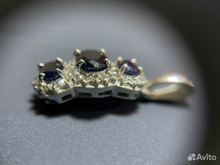 Серебряная подвеска с сапфирами