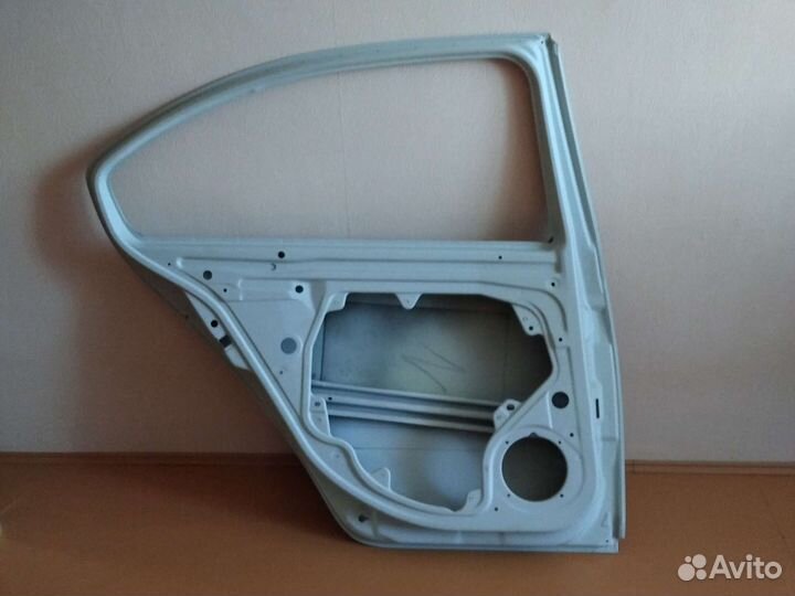 Задняя левая дверь skoda octavia a5
