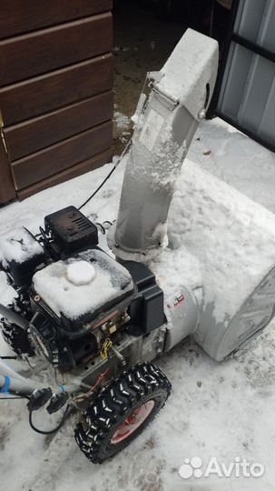 Снегоуборщик бензиновый самоходный
