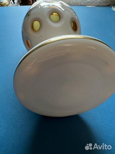 Бокал из молочного стекла с росписью (Богемия)