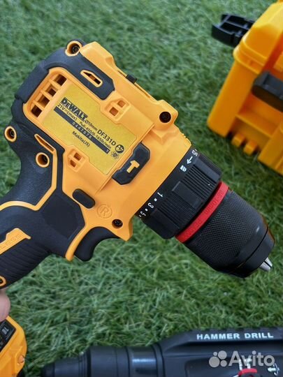 Набор аккумуляторных инструментов 4 в 1 DeWalt