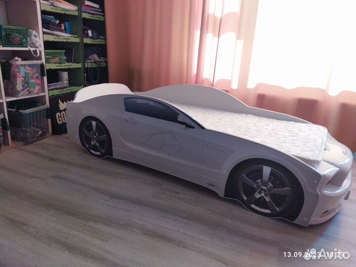 Детская кровать машина бу с матрасом