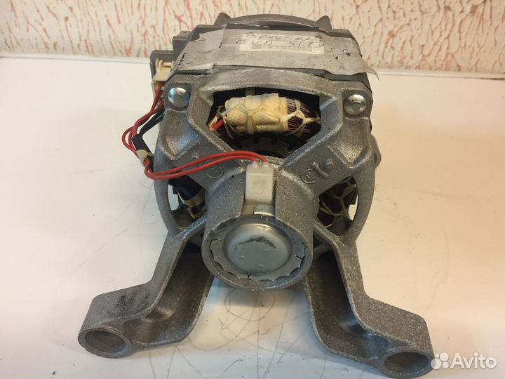 Двигатель от стиральной машины Ariston