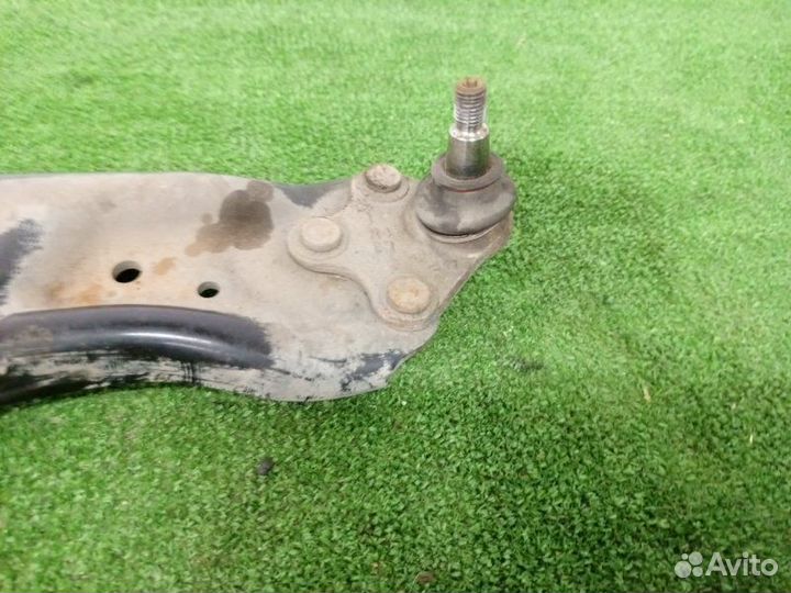 Рычаг подвески нижний передний правый Volkswagen