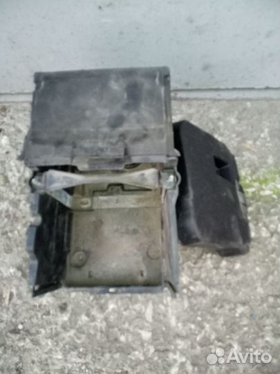 Форд Фокус 3 корпус акб