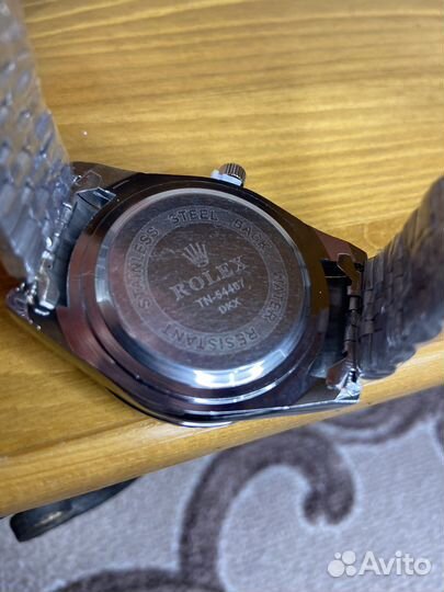Часы Rolex с белым циферблатом