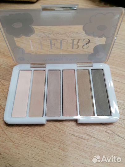 Тени Vivienne Sabo fleurs