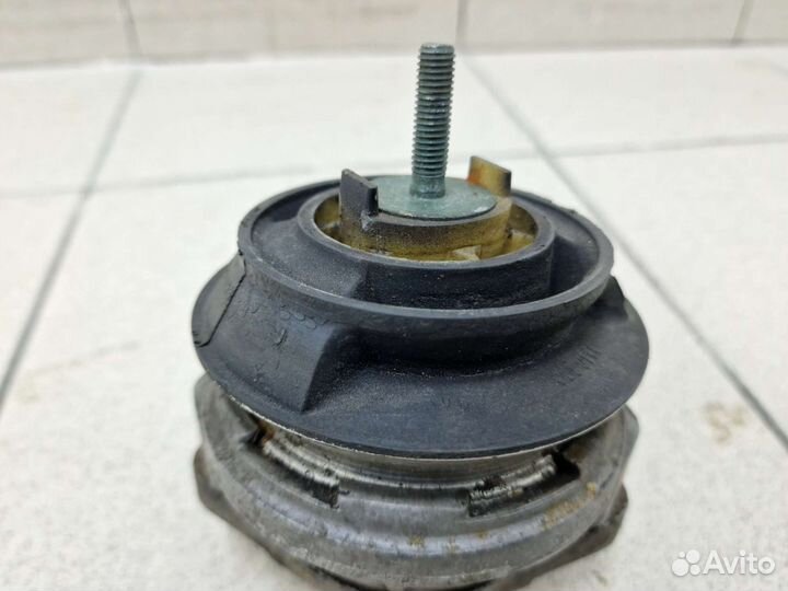 Подушка (опора) двигателя Audi A8/S8 D2 4D0199381J