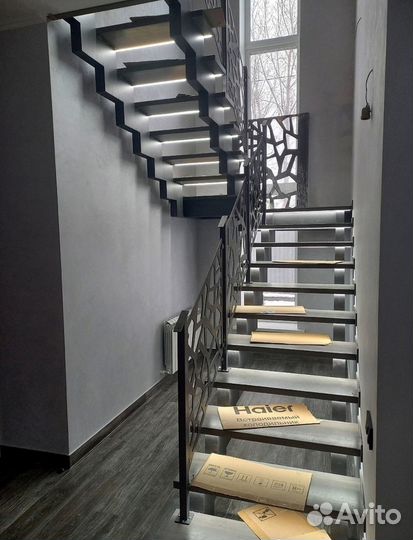 Лестница с площадкой на второй этаж