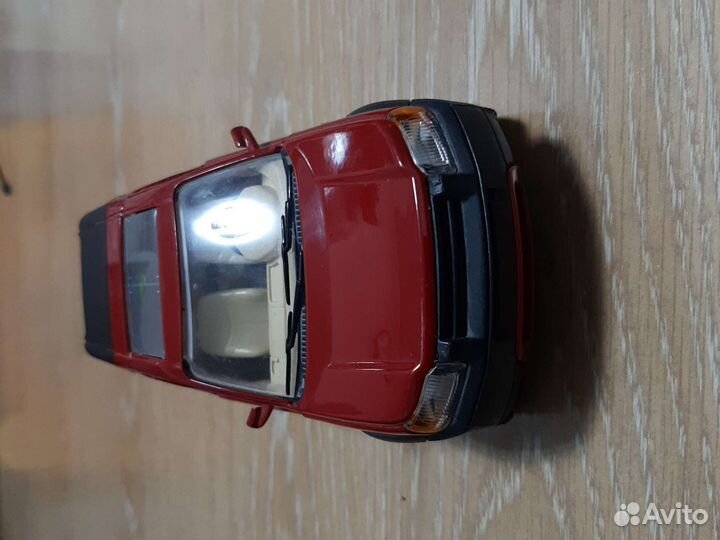 Коллекционная Машинка land rover freelander