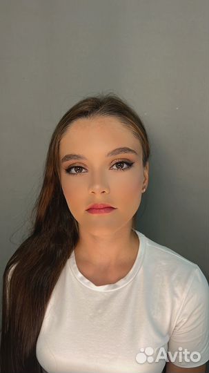 Визажист Бровист