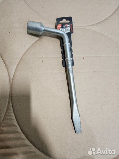 Балонный ключ 22 мм с длинной ручкой кованный