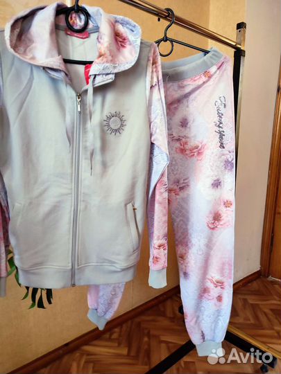 Спортивный костюм женский