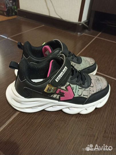 Кроссовки для девочки