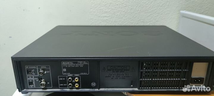 Видеомагнитофон сони, включается но не работает