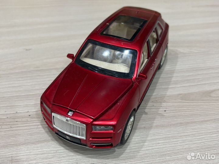 Модель машины rolls royce 1/24