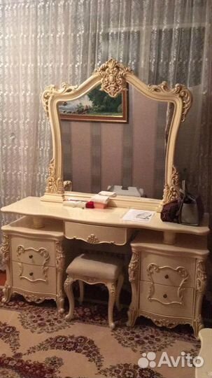 Спальный гарнитур