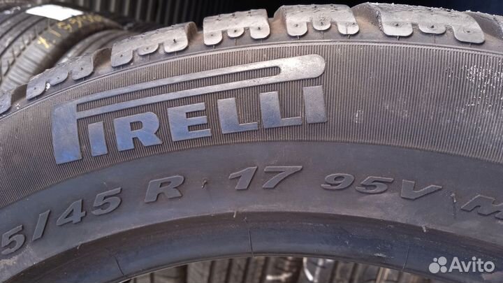 Pirelli Sottozero Winter 240 245/45 R17