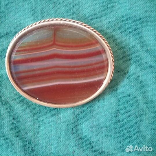 Брошь серебряная с сердоликом