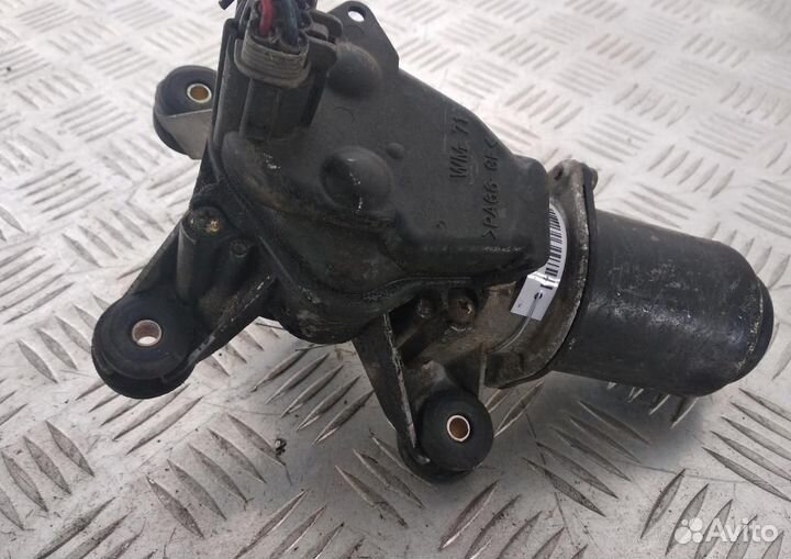 Моторчик стеклоочистителя передний Nissan Maxima