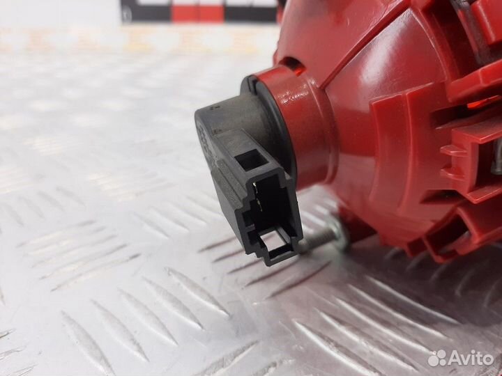 Фонарь крышки багажника правый Volkswagen Passat