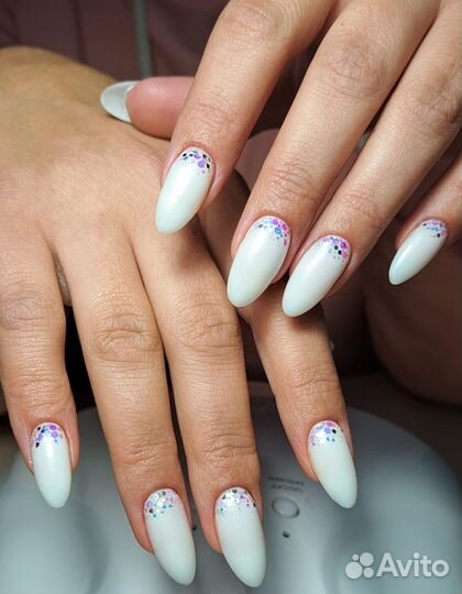 Модель на маникюр