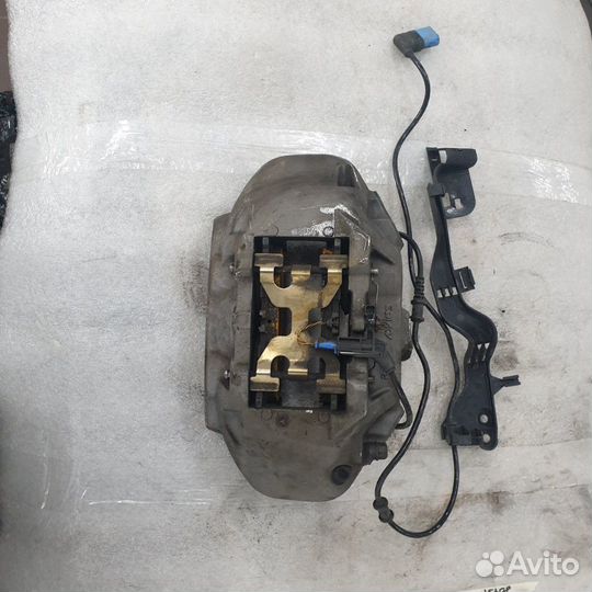 W253 Mercedes Glc W213 суппорт тормозной передний